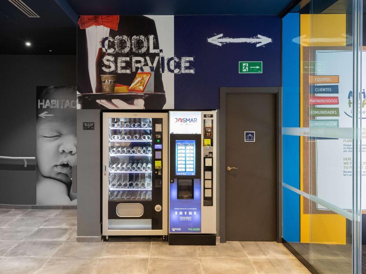Ibis Budget Madrid Aeropuerto Exterior photo