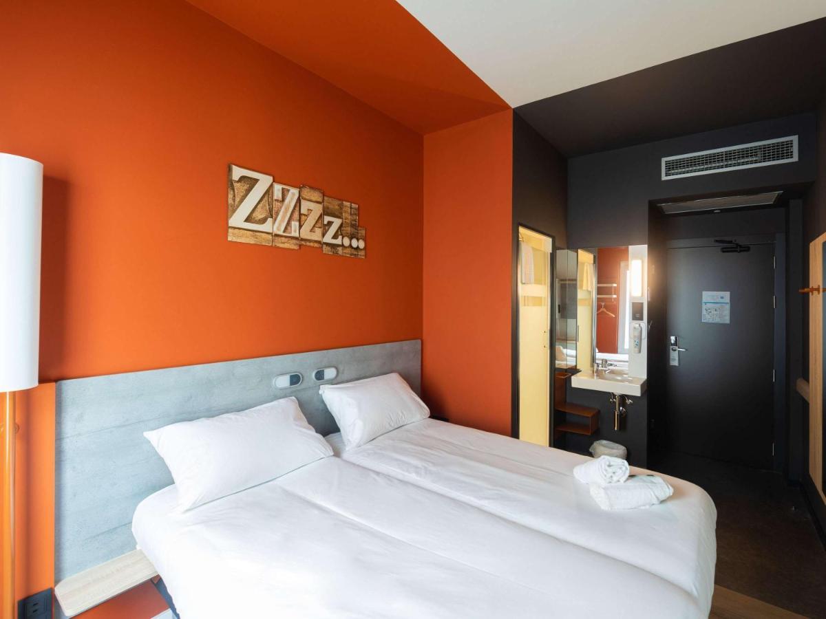 Ibis Budget Madrid Aeropuerto Exterior photo