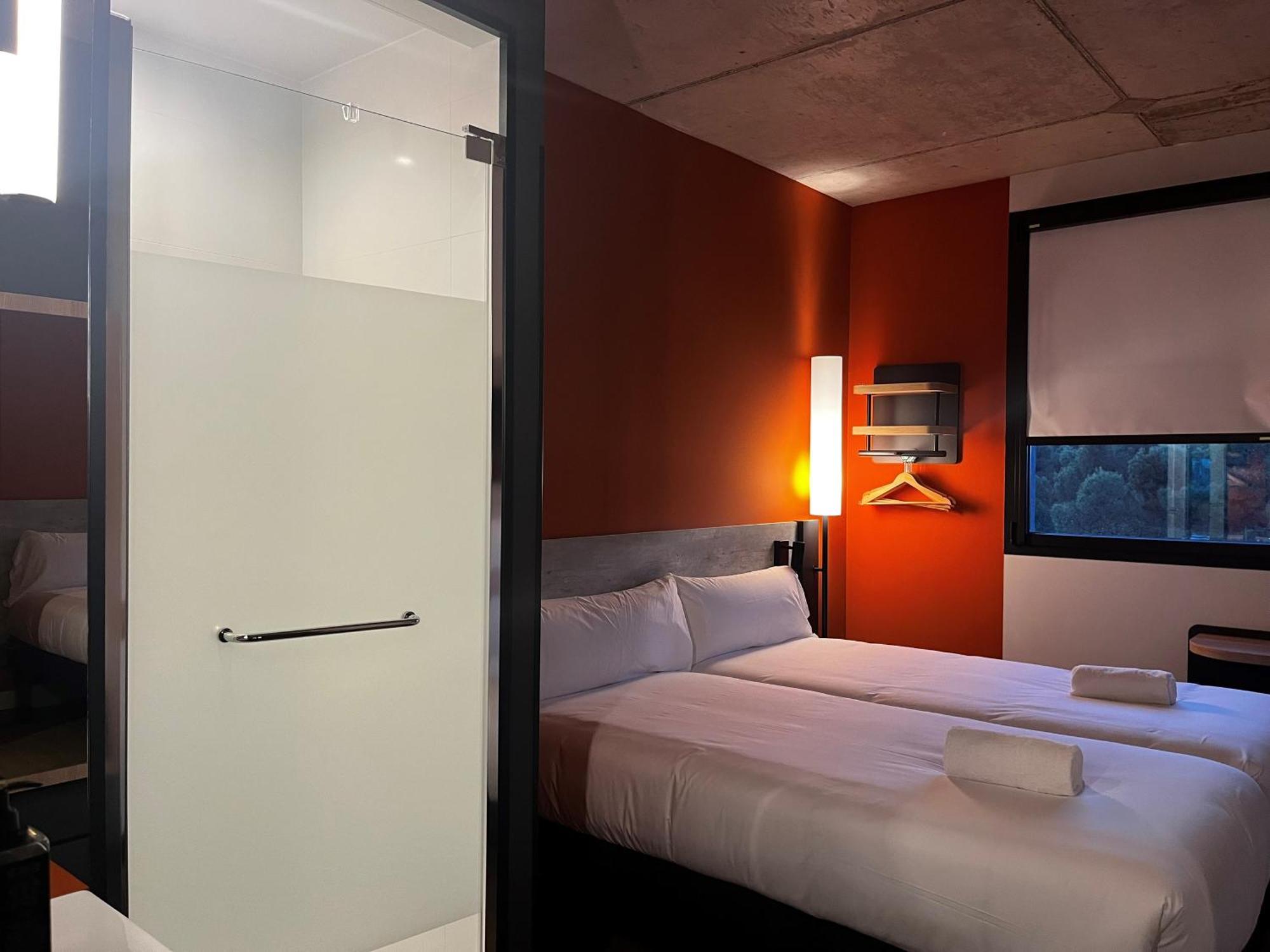 Ibis Budget Madrid Aeropuerto Exterior photo