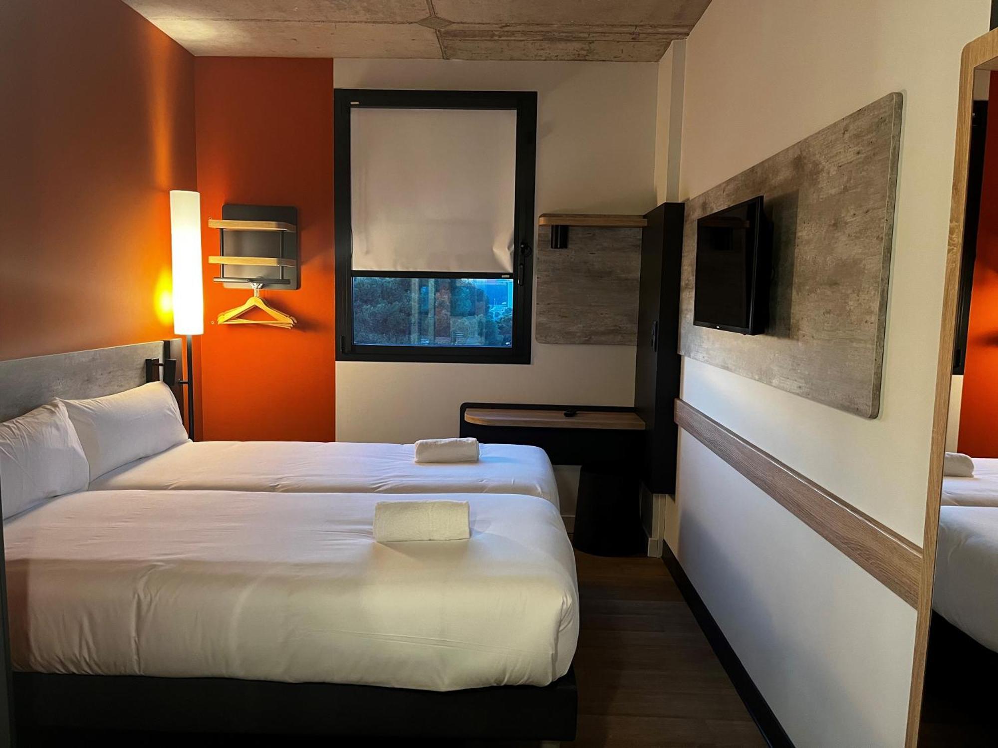 Ibis Budget Madrid Aeropuerto Exterior photo