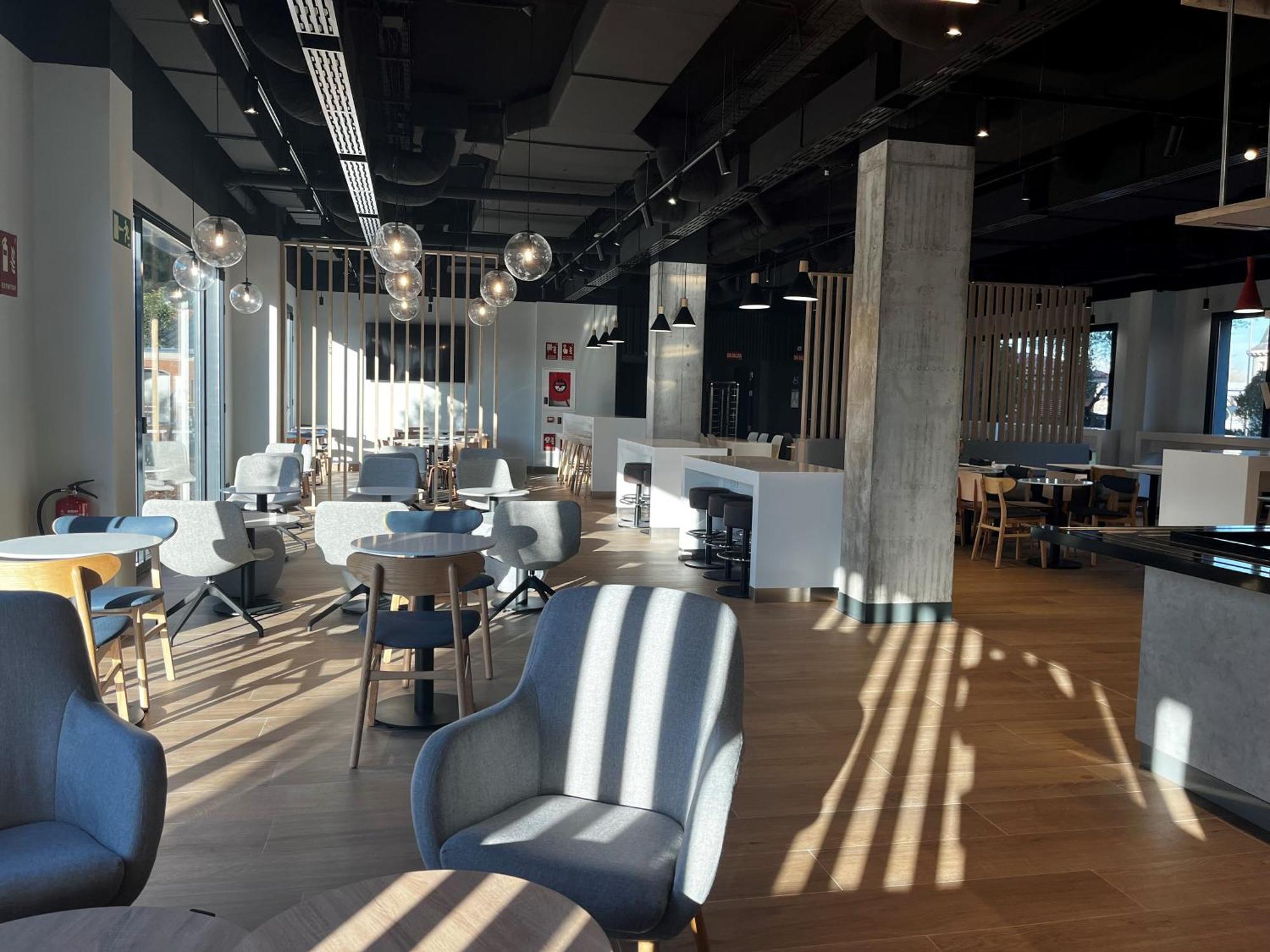 Ibis Budget Madrid Aeropuerto Exterior photo
