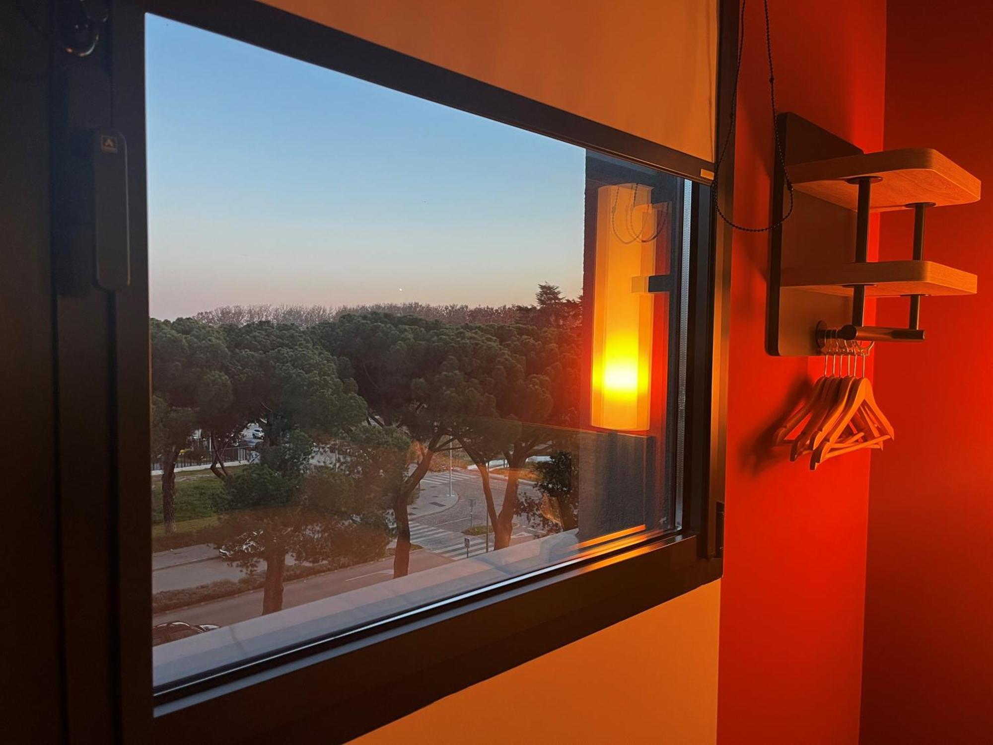 Ibis Budget Madrid Aeropuerto Exterior photo