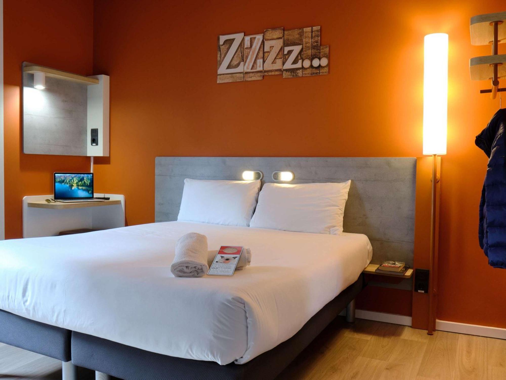 Ibis Budget Madrid Aeropuerto Exterior photo