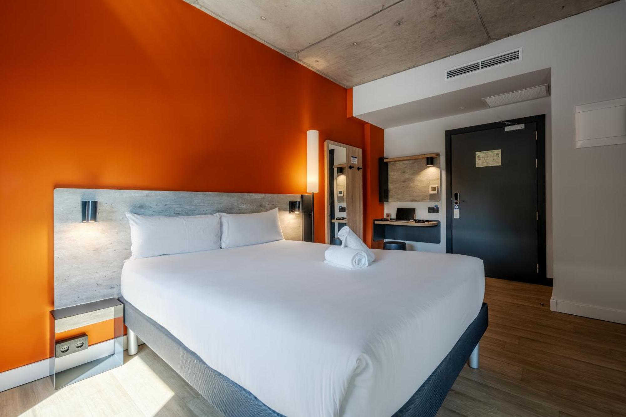 Ibis Budget Madrid Aeropuerto Exterior photo