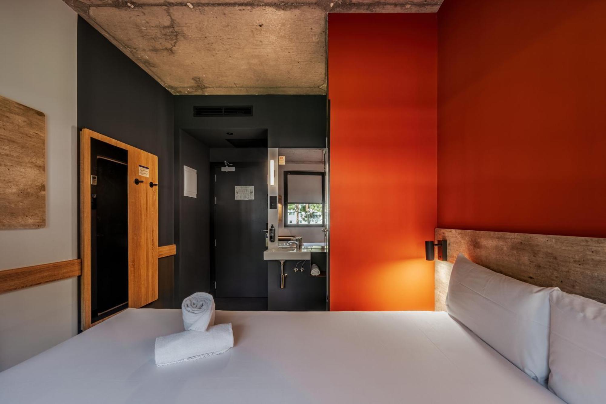 Ibis Budget Madrid Aeropuerto Exterior photo