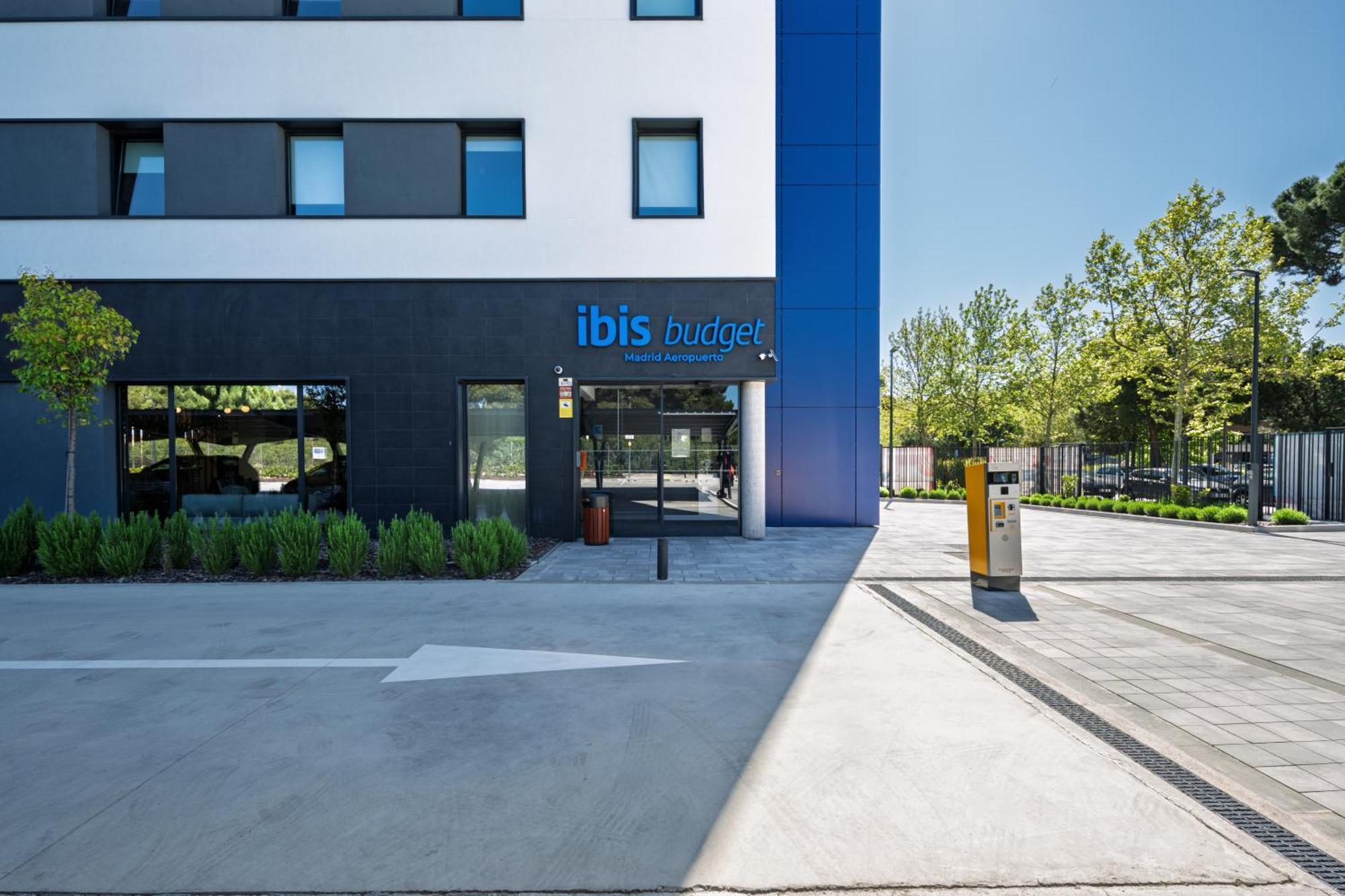 Ibis Budget Madrid Aeropuerto Exterior photo